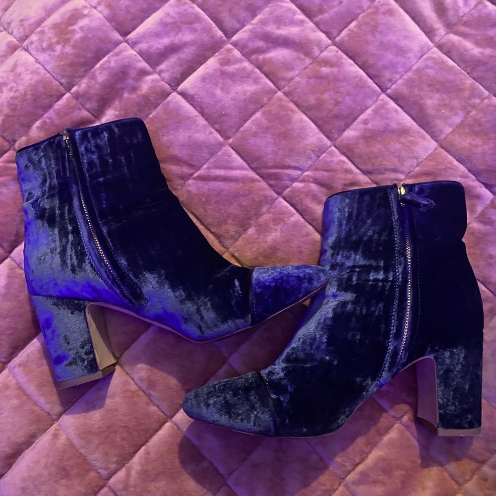 Polly Plume Blue Crushed Velvet Booties SZ 9/IT 39
